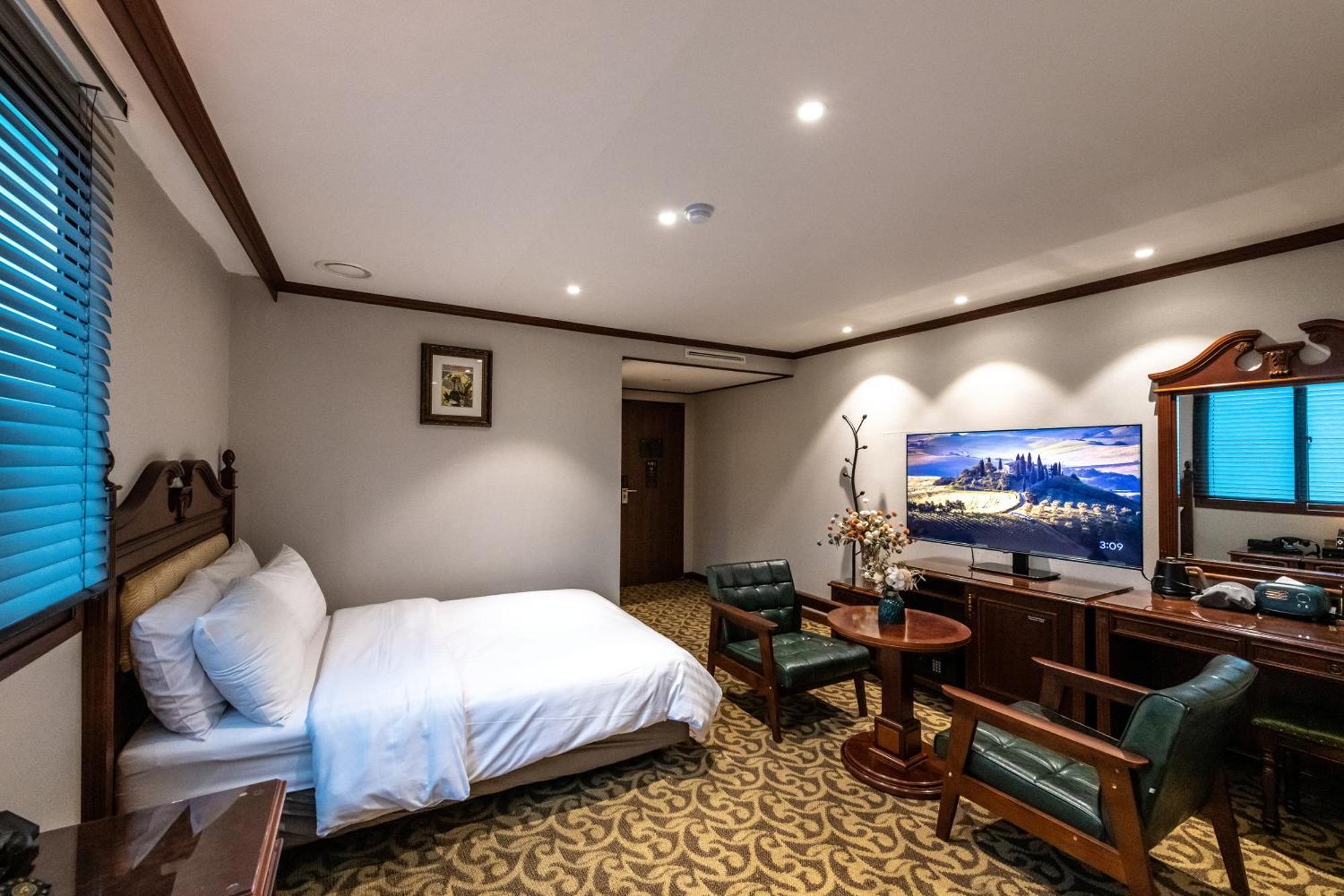 Hotel New Cheonji 3*